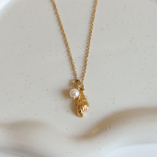 SEASHELL PEARL NECKLACE