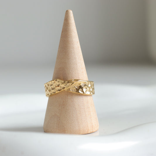 CONCAVE RING
