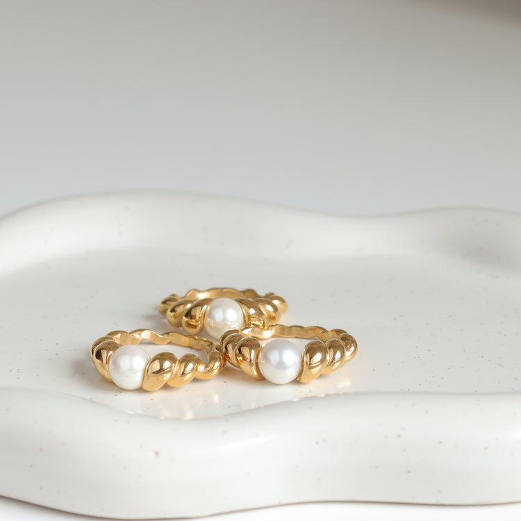 PEARL TWIST RING