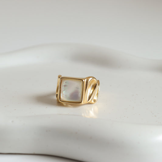 WHITE STONE RING