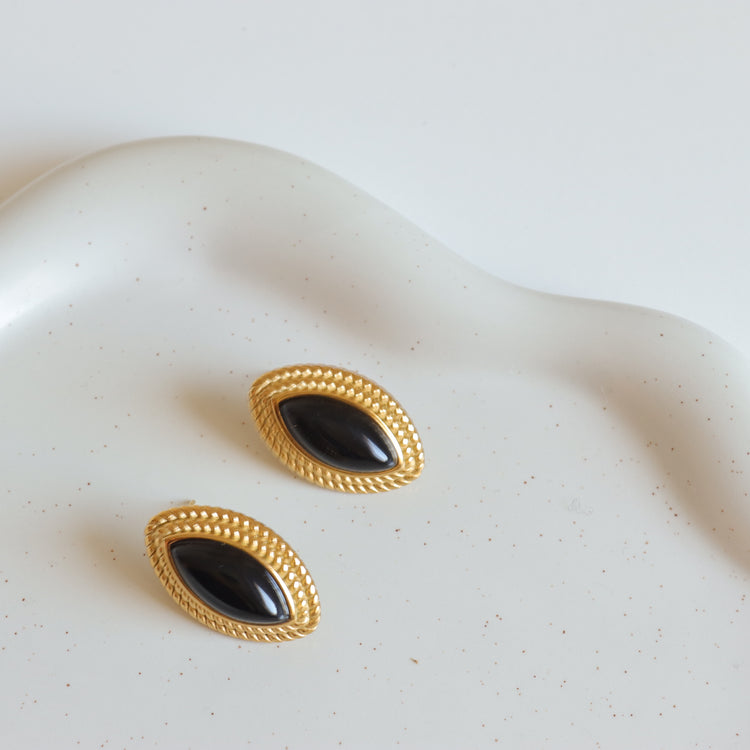 BLACK VICTORIA EARRINGS