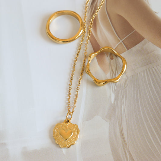 HEART GOLD NECKLACE