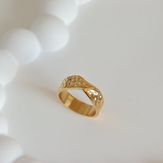 CONCAVE RING