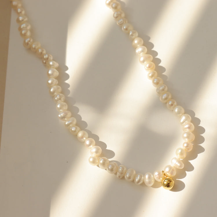 ESSENTIAL PEARL BEADED NECKLACE
