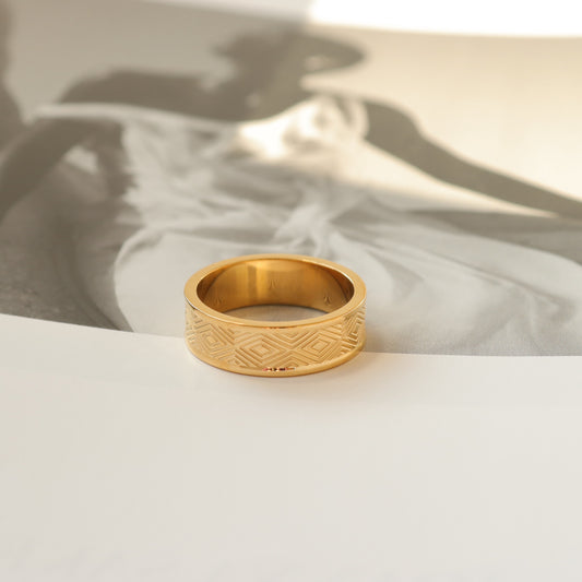 RHOMBIC ENGRAVED RING