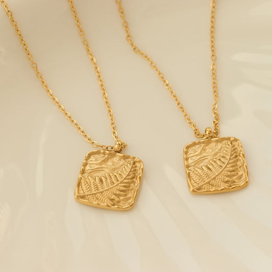 LEAF PENDANT NECKLACE
