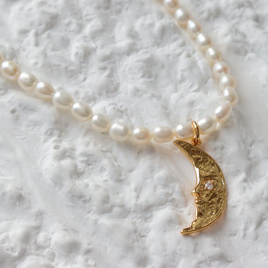 MOON PEARL NECKLACE