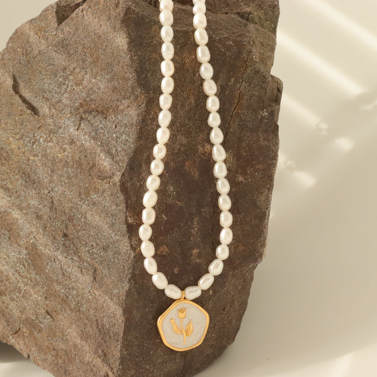 ROSE PEARL NECKLACE