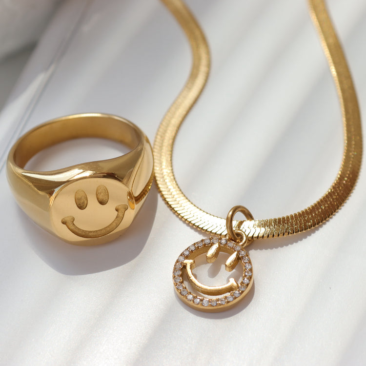 SMILE SNAKE CHAIN NECKLACE