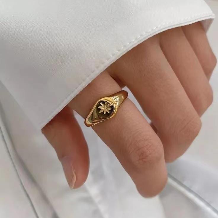 STAR SIGNET GOLD RING-VENUS LOVES JEWELLERY